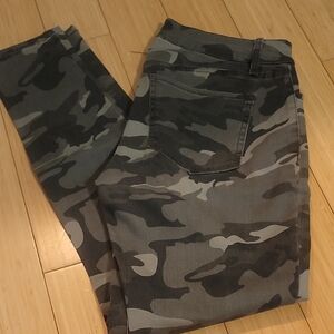 Refuge Camouflage Skinny Jeans - Gray and Black